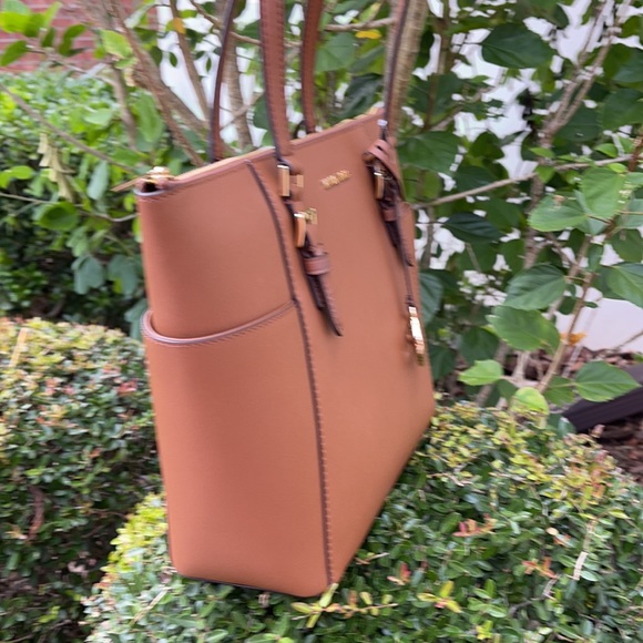 MICHAEL KORS CHARLOTTE LG TOP ZIP TOTE LUGGAGE - Picture 2 of 16